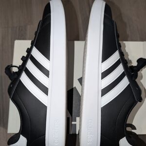 Adidas Men's Black/White Low-Top Sneakers